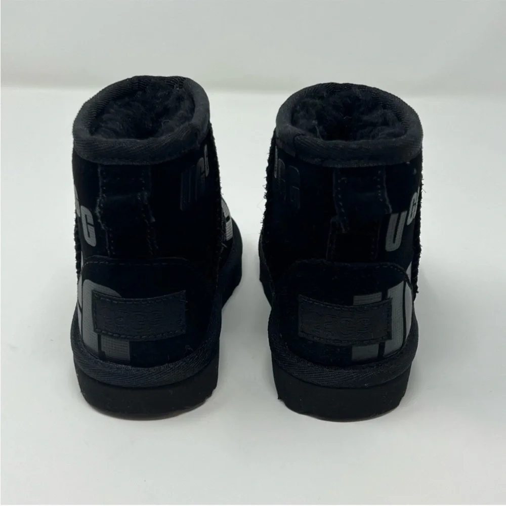 UGG mini classic scatter graphic Toddler Boots Size 7T New, NO BOX